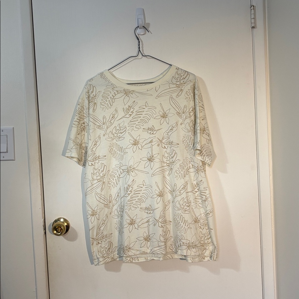 Urban Heritage Men’s Cream-Coloured T-Shirt with Floral Design
